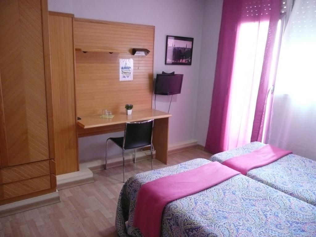 Pension Cinco Villas Logroño Pokoj fotografie
